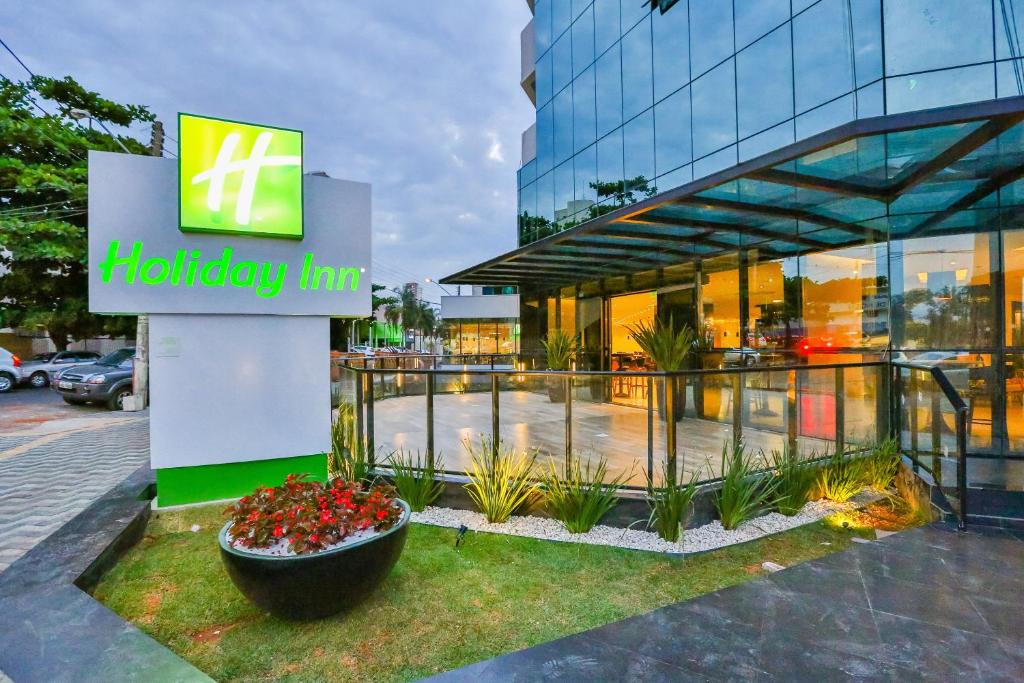 Fachada do Hotel Holiday Inn