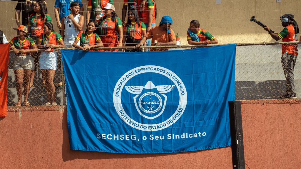 Torcedores na arquibancada na final da Copa Bares Sechseg 2026.